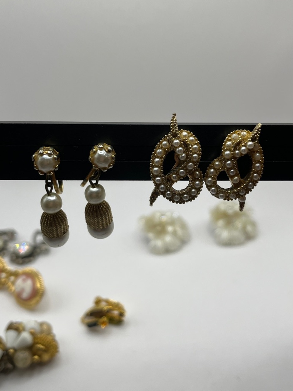 10 pair vintage CLIP ON earrings all clip on's - Picture 4 of 9